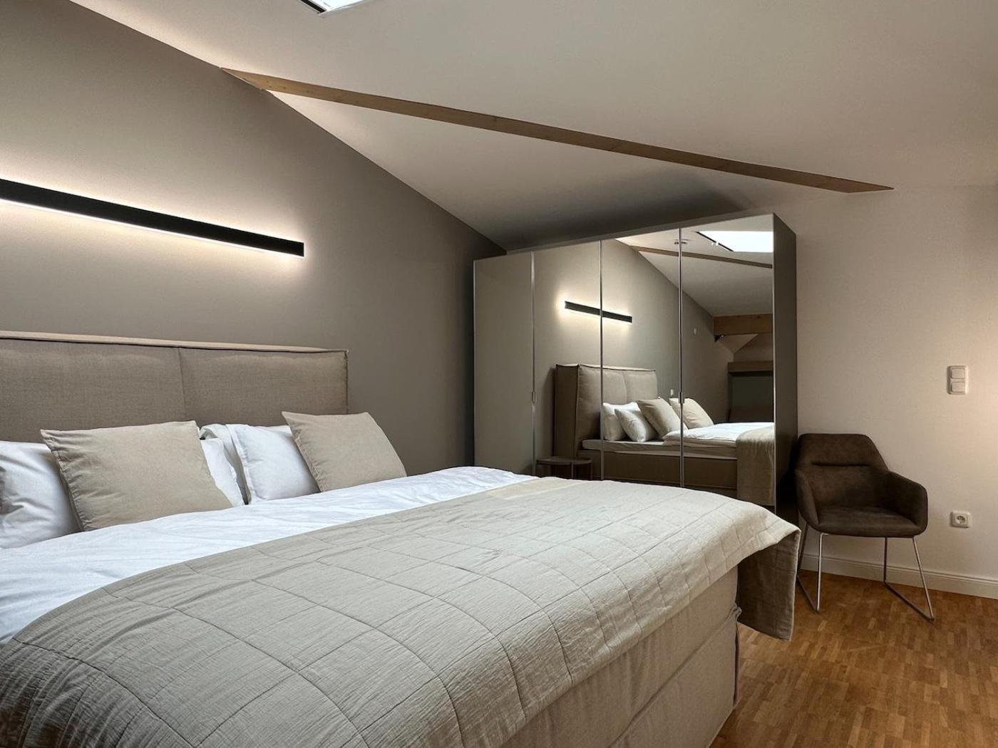 Truly - Viel Platz Fuer Business & Familie - Modern, Garage, Fahrstuhl Appartement Augsburg Buitenkant foto