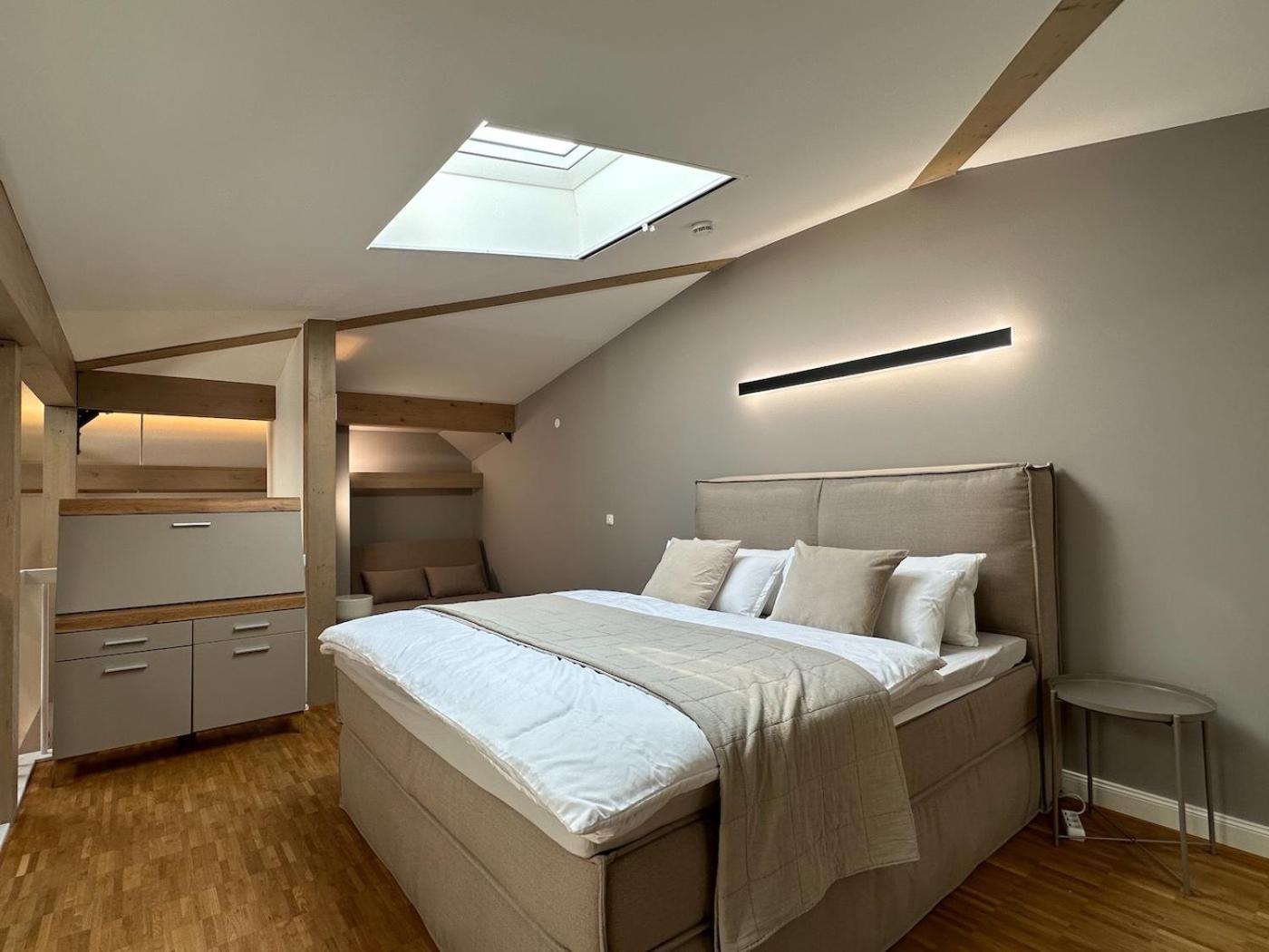 Truly - Viel Platz Fuer Business & Familie - Modern, Garage, Fahrstuhl Appartement Augsburg Buitenkant foto